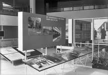 837427 Afbeelding van de tentoonstelling Het Station te Rotterdam, ter gelegenheid van de officiële opening van het ...